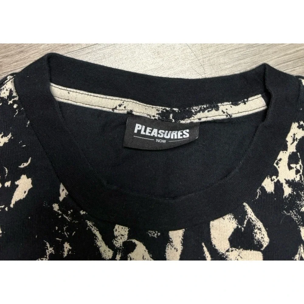PLEASURES Despair Skull Graphic Print Crewneck Shirt Mens L Pullover Black Punk - Picture 5 of 11